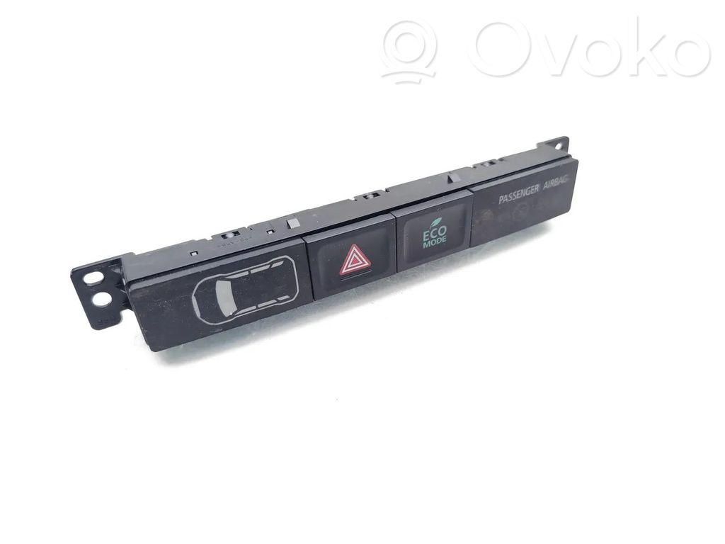 Botón interruptor de luz de peligro   8002B409,C68372