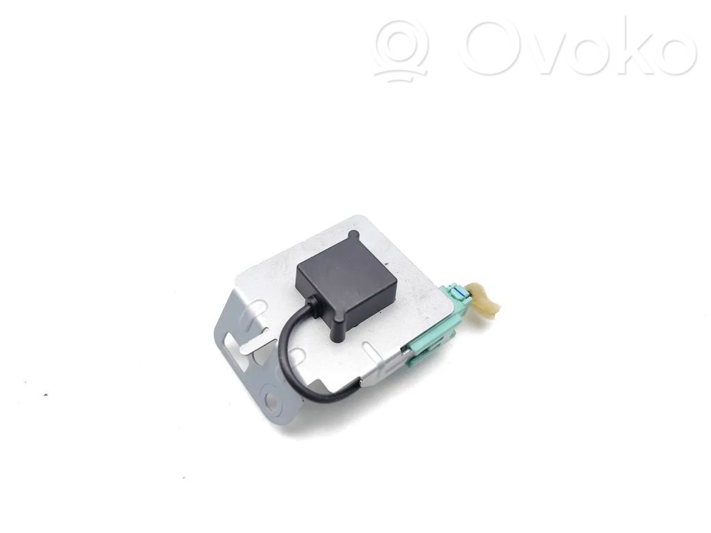 Mazda CX-3 Antenas pastiprinātājs 