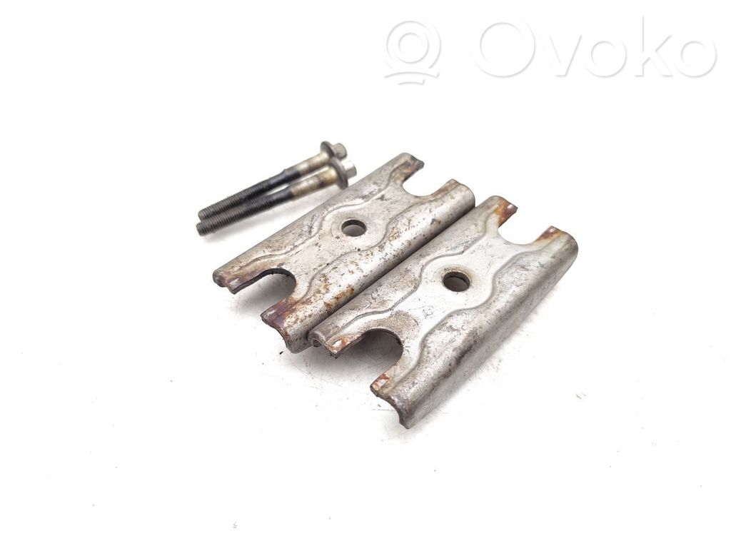 Abrazadera del inyector de combustible   BK2Q9L535AD