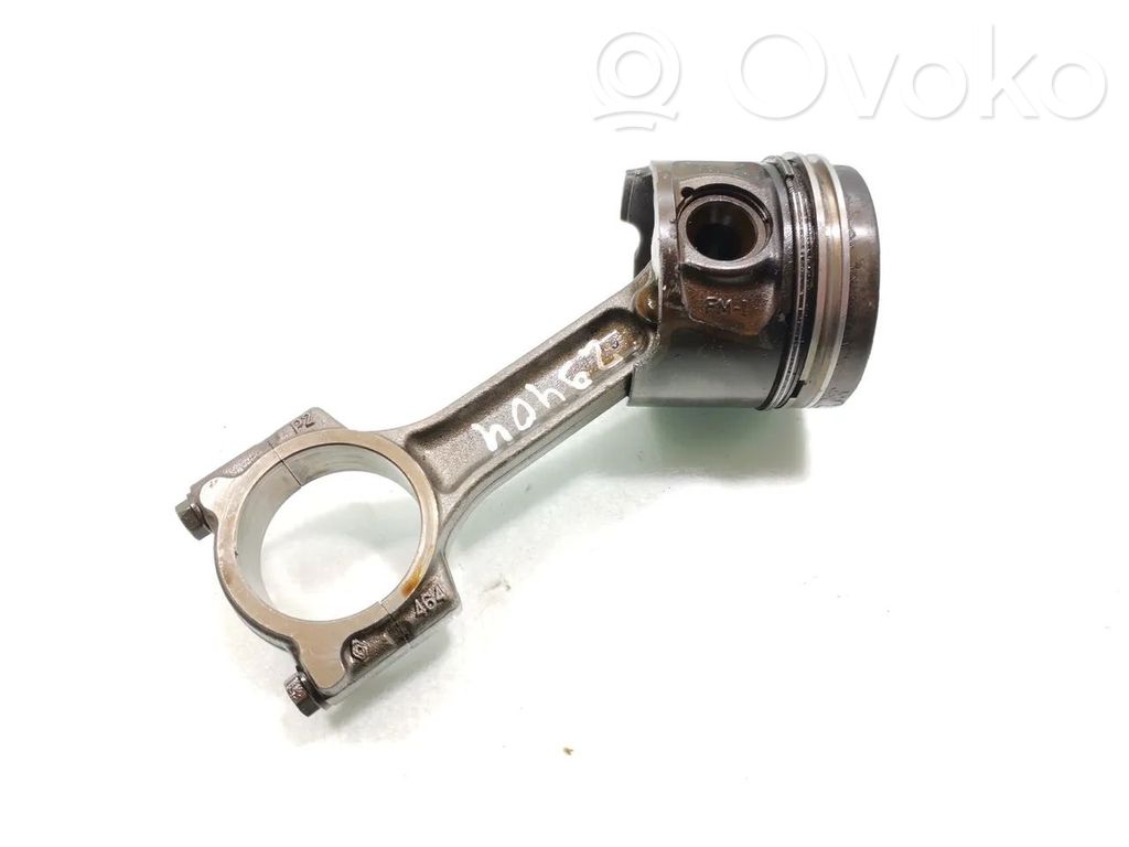 Nissan Qashqai Piston with connecting rod 