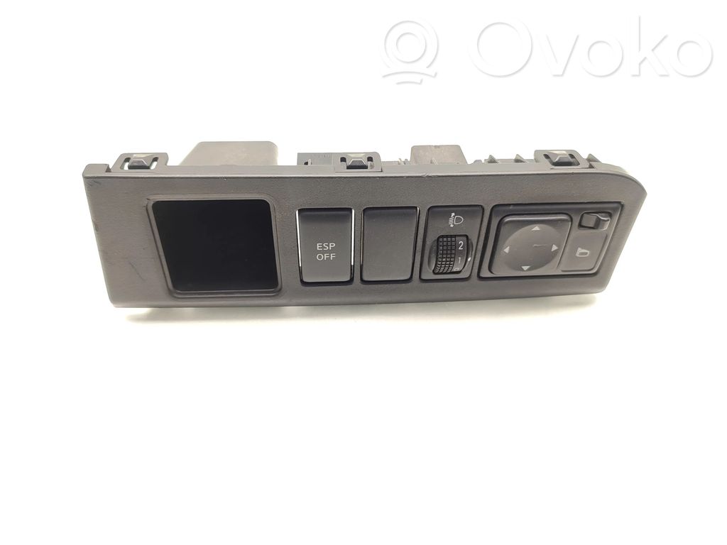 Nissan Note (E11) Other switches/knobs/shifts 