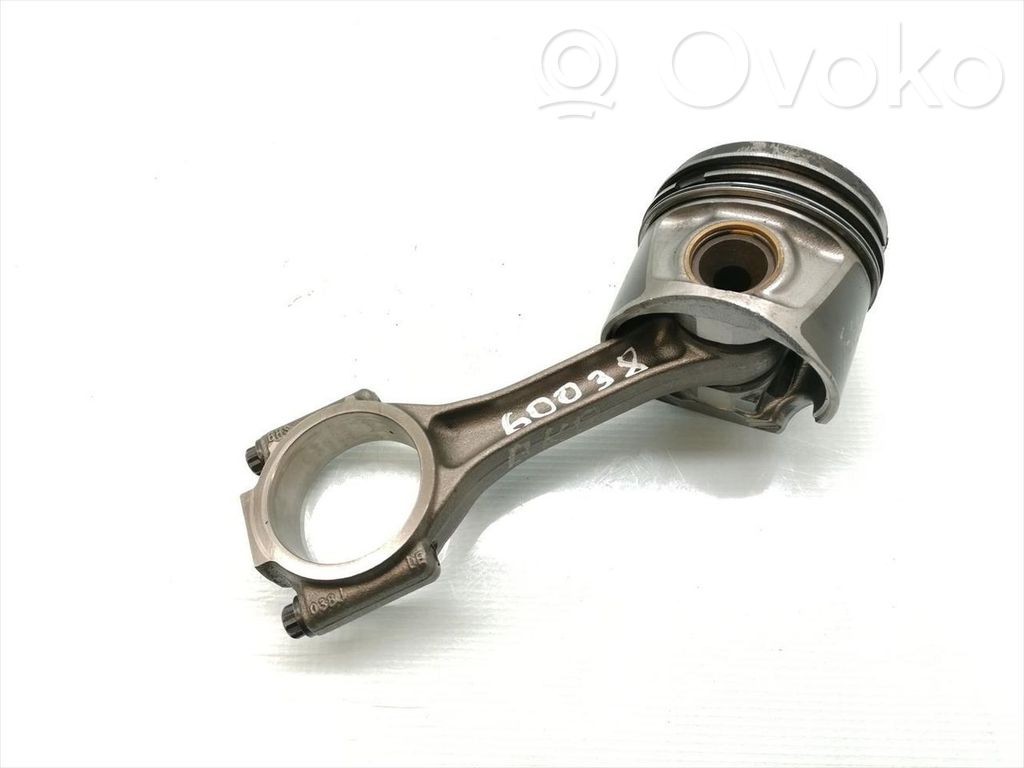 Piston cu bielă   038J