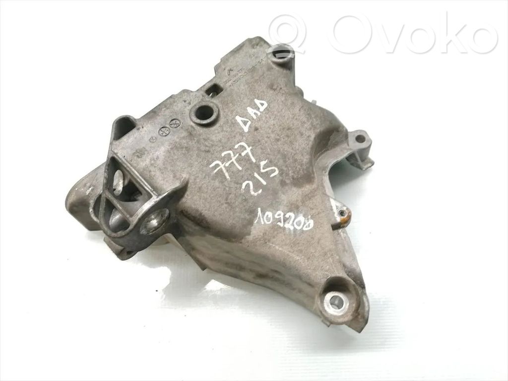 Skoda Octavia Mk3 (5E) Engine mounting bracket 