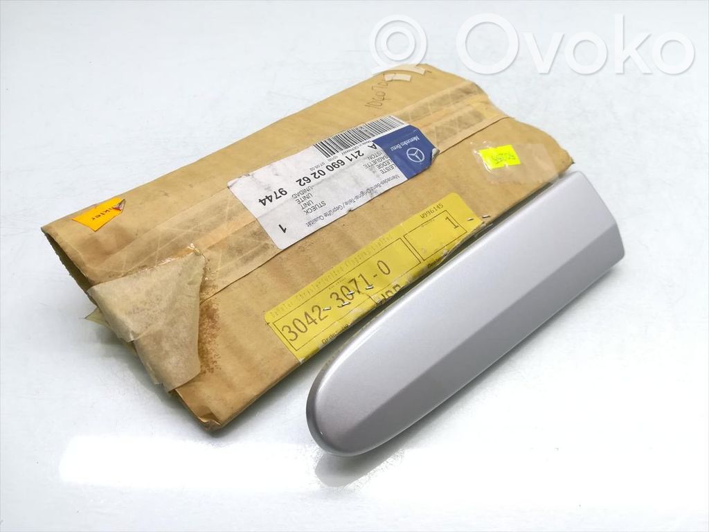 Mercedes-Benz E W211 Rivestimento parafango (modanatura)