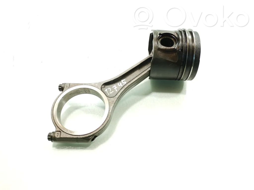 Piston avec bielle