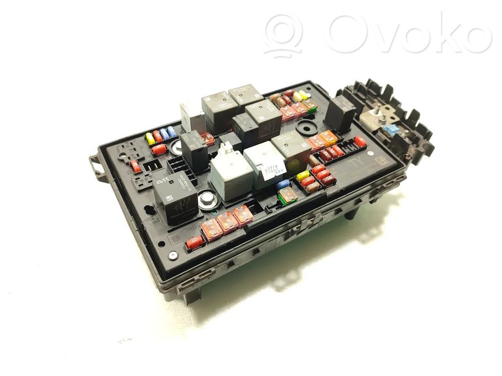 Opel Astra J Fuse box set 