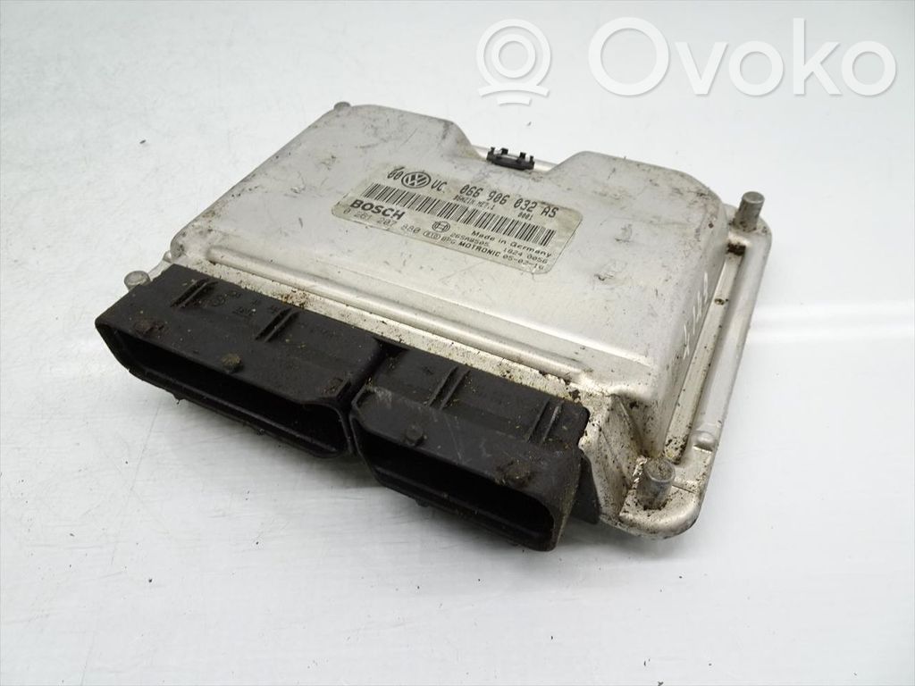 Volkswagen PASSAT B5.5 Moottorin ohjainlaite/moduuli 