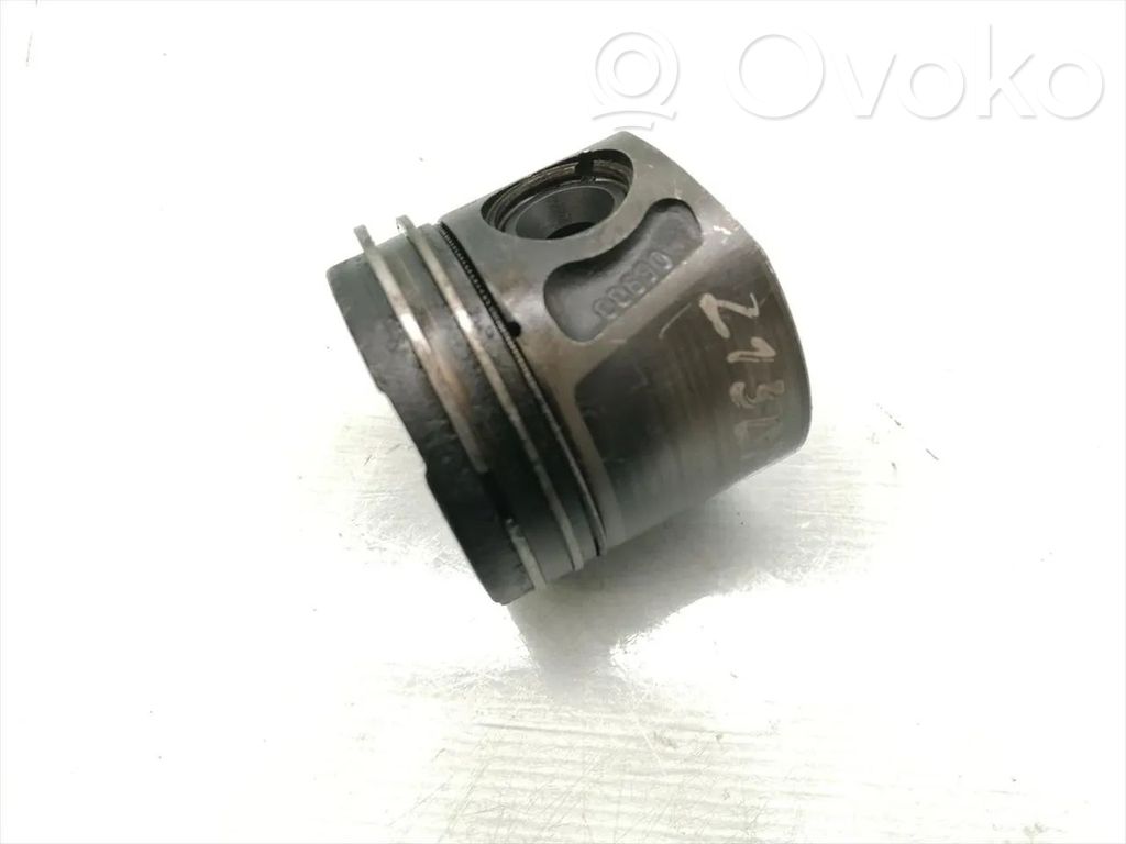 Opel Astra H Piston 