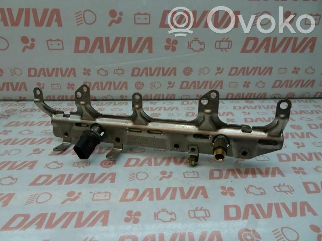 Audi A3 S3 8P Listwa wtryskowa 