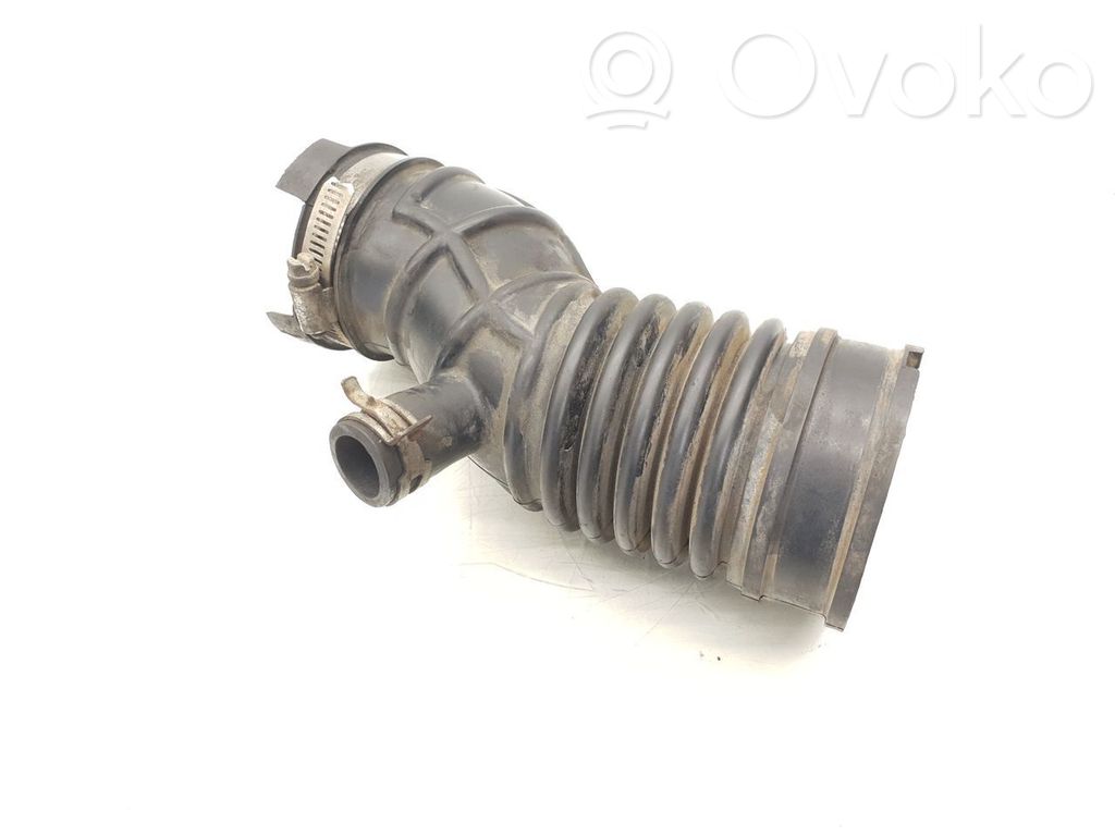 Subaru Outback Turboahtimen ilmanoton letku 