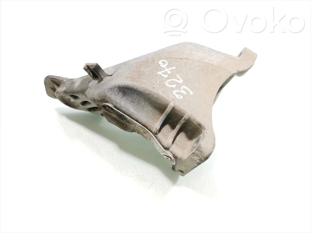 Engine mounting bracket   6777056