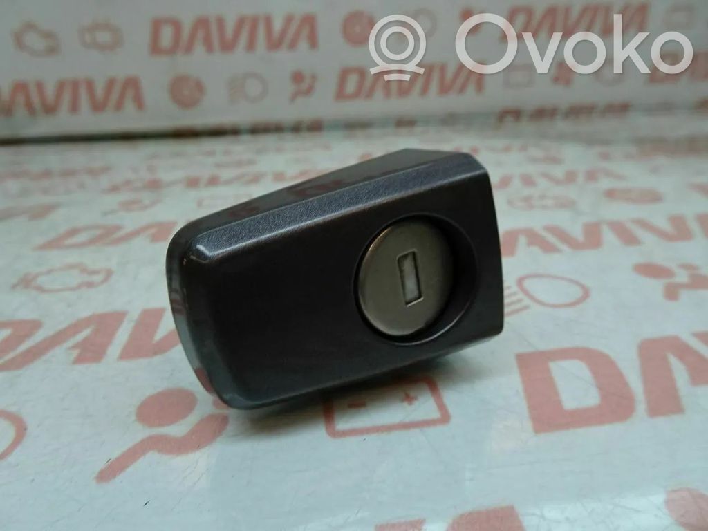 Chevrolet Orlando Front door lock 