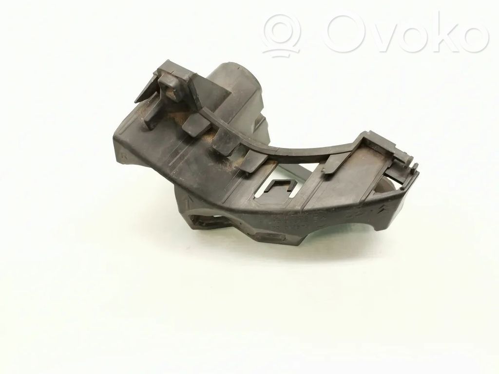 Audi A4 S4 B7 8E 8H Galinis laikiklis bamperio 