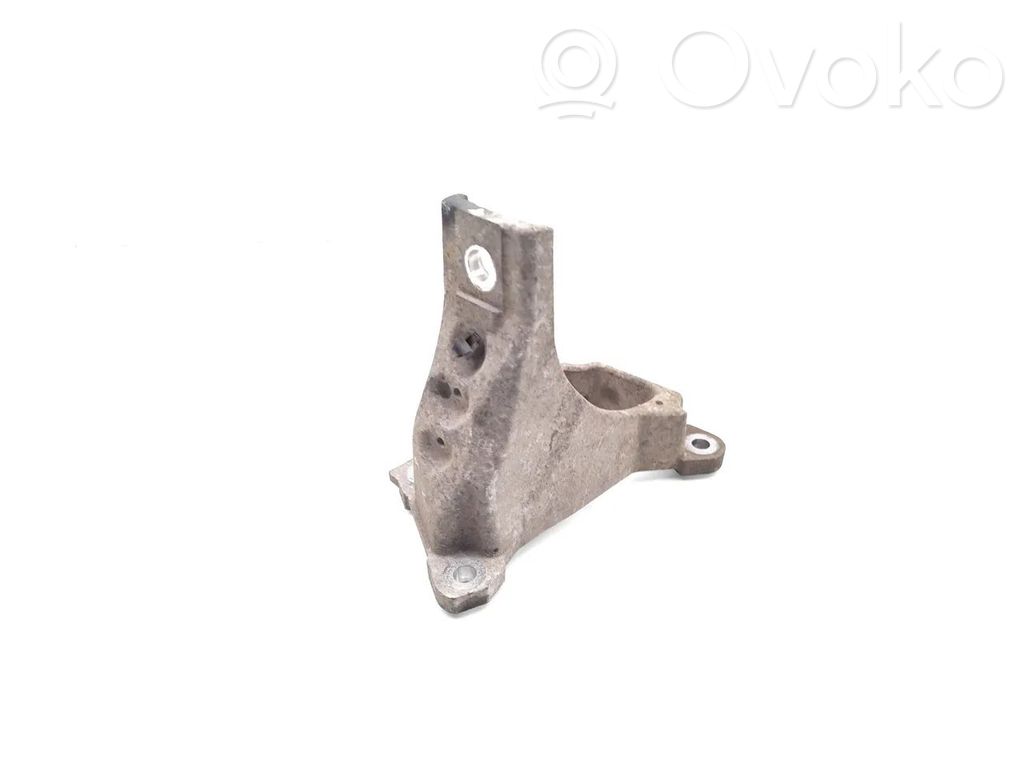 Engine mounting bracket