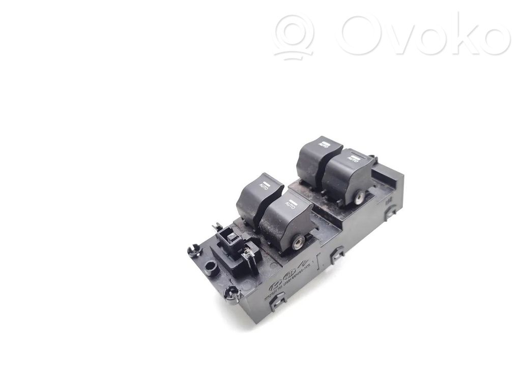 Electric window control switch   935703Z050,39R4951000