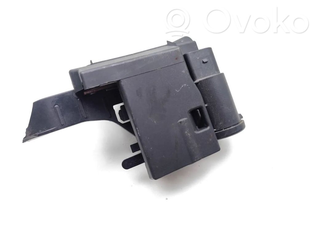 Audi A4 Allroad Fuse module 