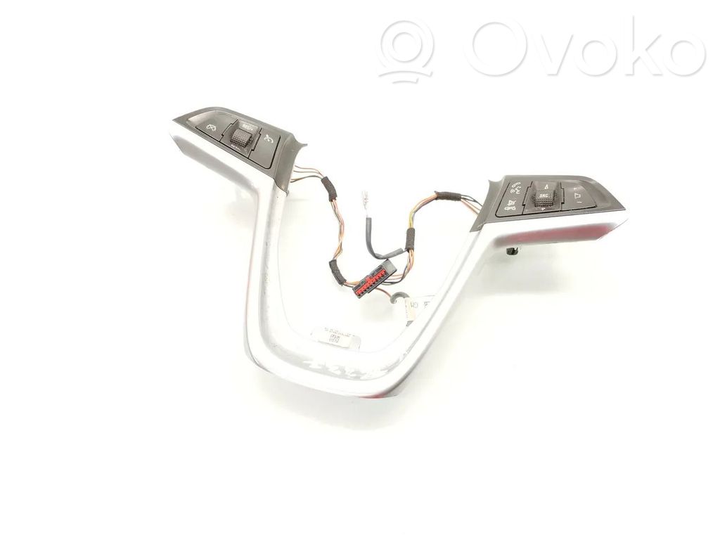 Opel Astra J Butoane/comutatoare pe volan 
