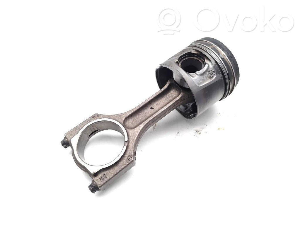BMW 1 E82 E88 Piston with connecting rod 