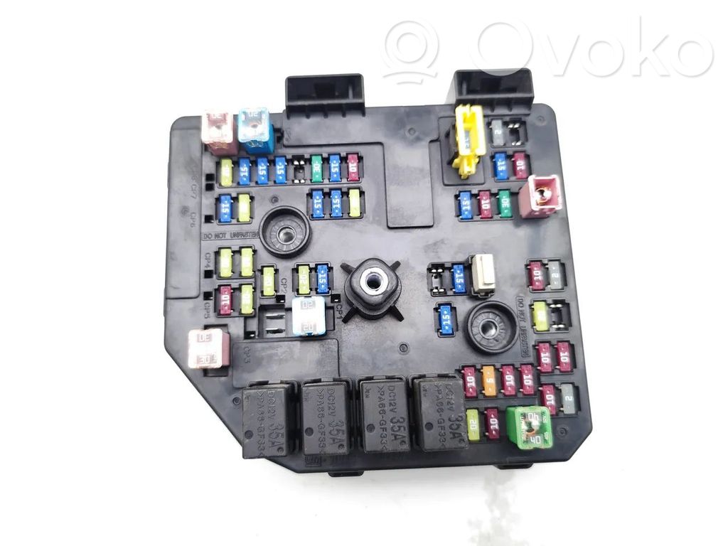 Opel Antara Saugiklių dėžė (komplektas) 