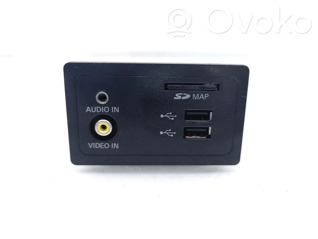 Infiniti Q50 Priză USB 