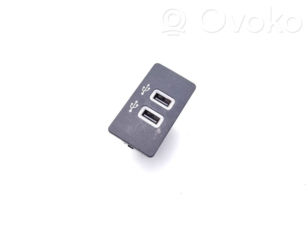 USB socket connector   HC3T14F014BC