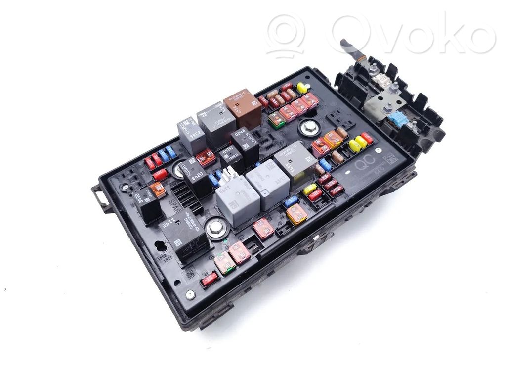 Opel Astra J Fuse module 