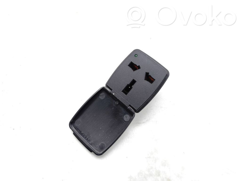 Priză 12 V (față)   EB3T19G247EA