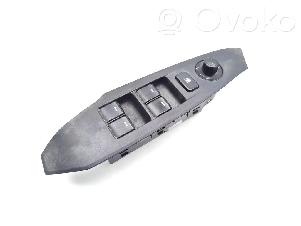 Electric window control switch   GKM266350A
