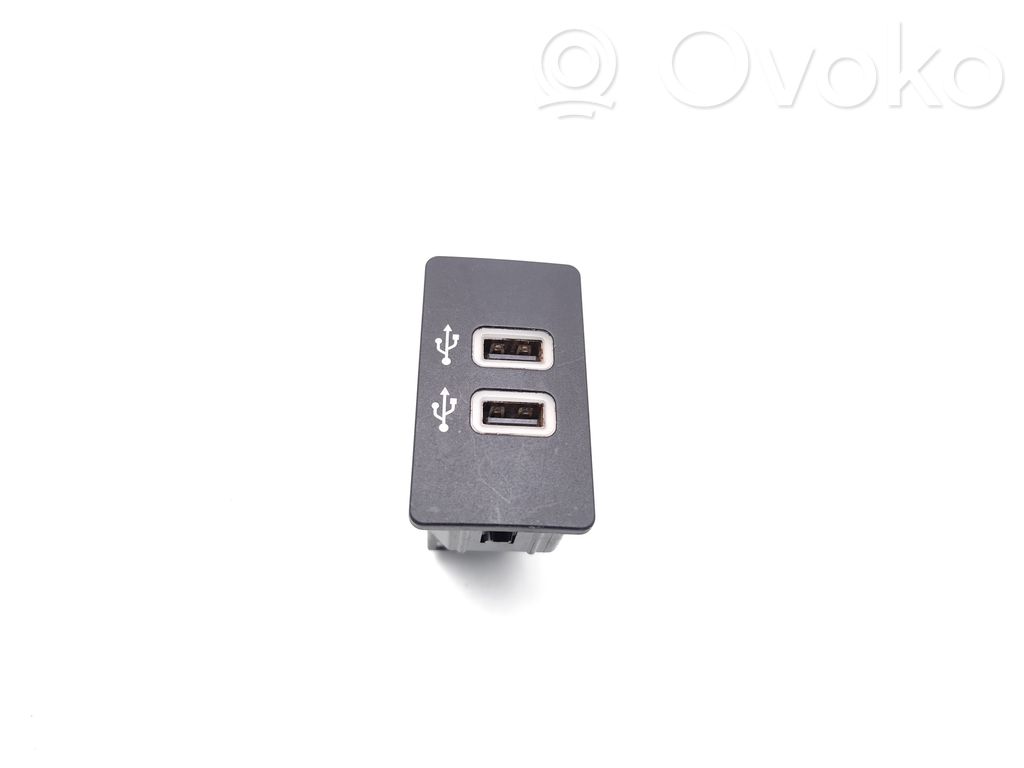 Ford Ranger USB-pistokeliitin 