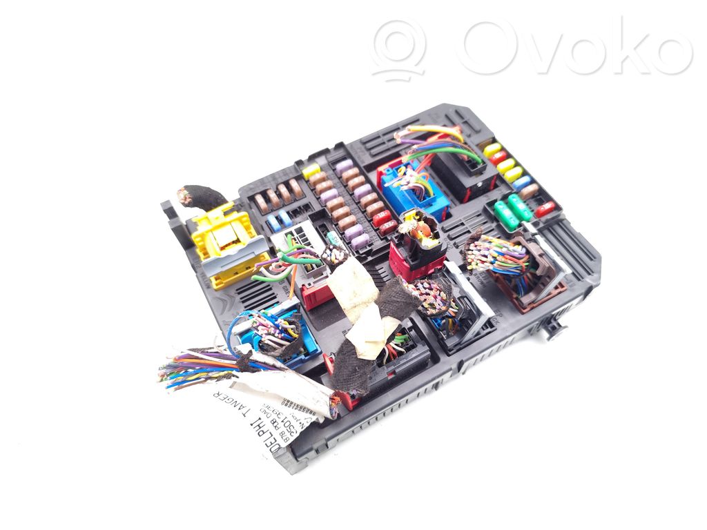 Citroen C4 II Picasso Fuse module 