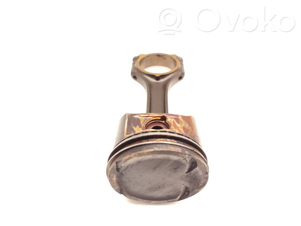 Mercedes-Benz C W203 Piston cu bielă 