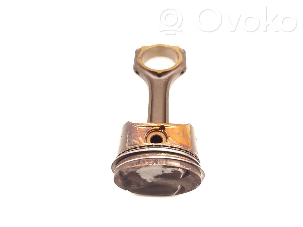 Mercedes-Benz C W203 Tłok z korbowodem 