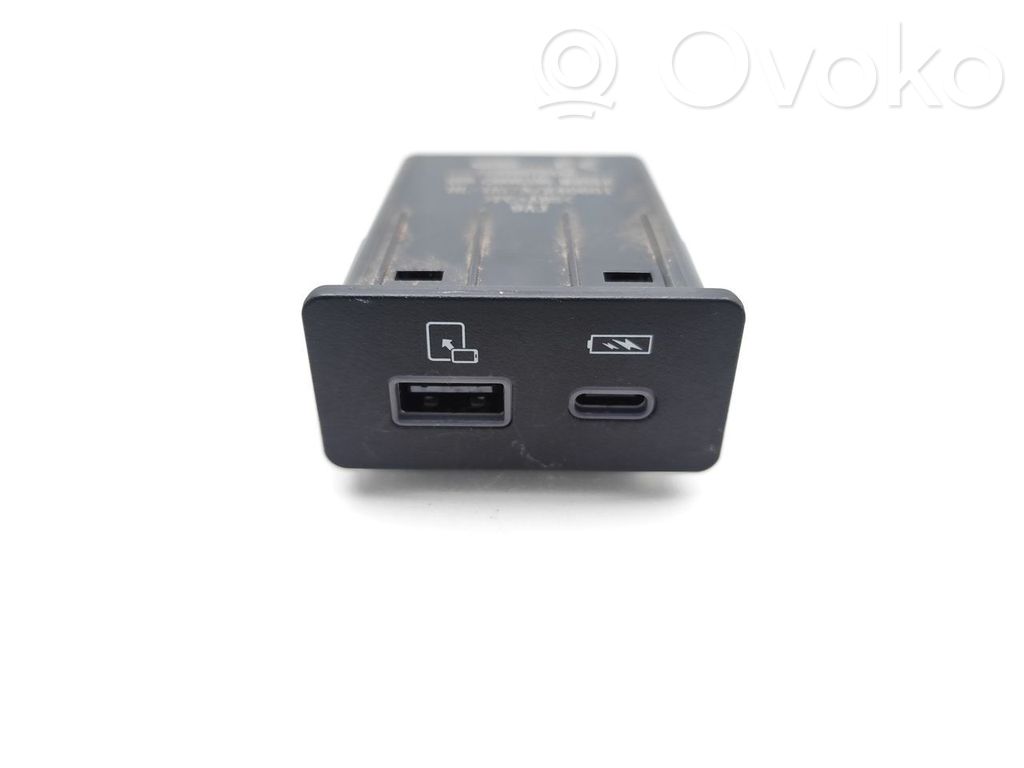 Gniazdo / Złącze USB   703000724AA