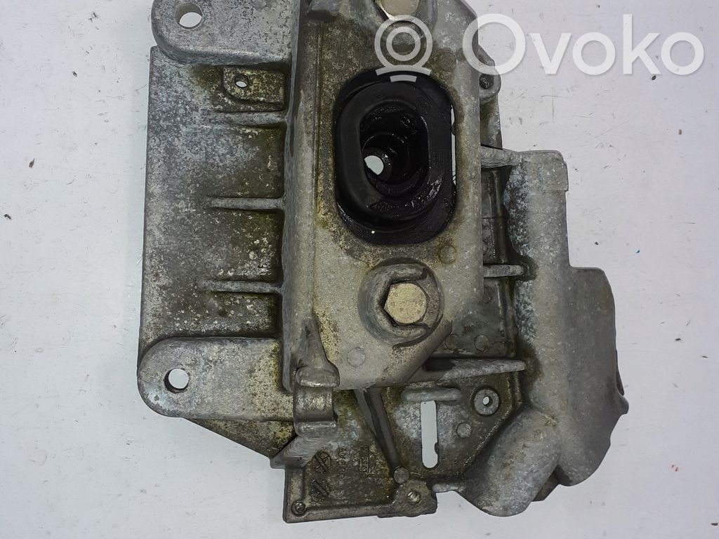 Renault Clio III Engine mounting bracket 