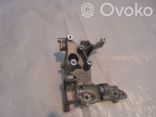 Citroen DS3 Engine mounting bracket 