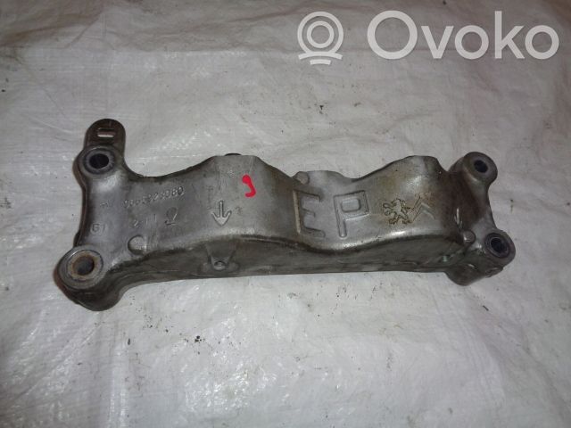 Peugeot 308 Engine mounting bracket 