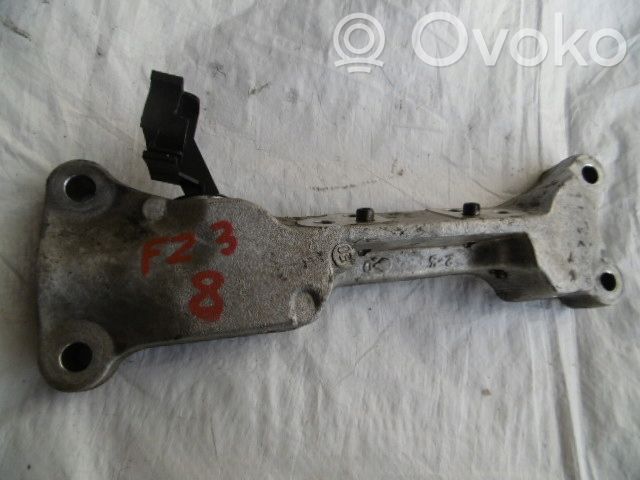 Peugeot 307 Engine mounting bracket 