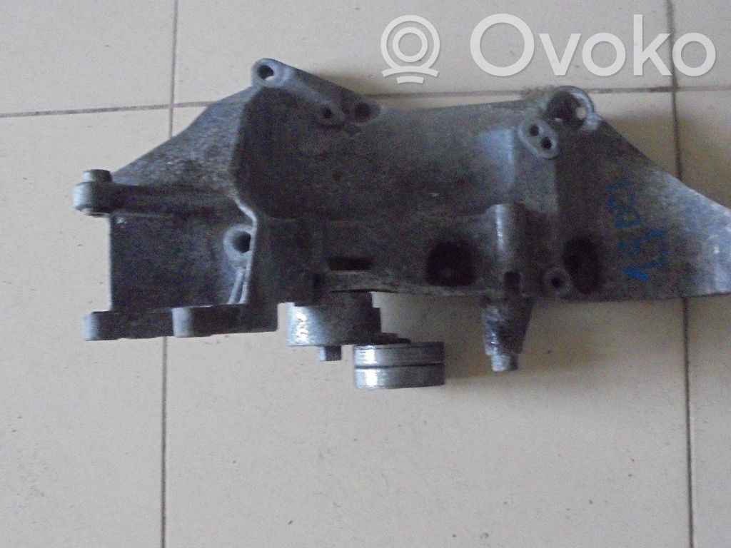 Renault Laguna II Generator/alternator bracket 
