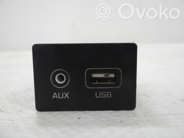 Hyundai Tucson TL AUX in-socket connector 
