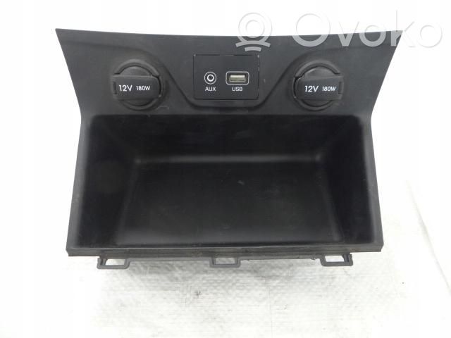 Hyundai Tucson TL Enchufe conector USB 