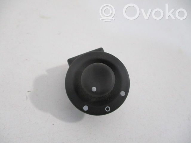 Renault Clio IV Wing mirror switch 