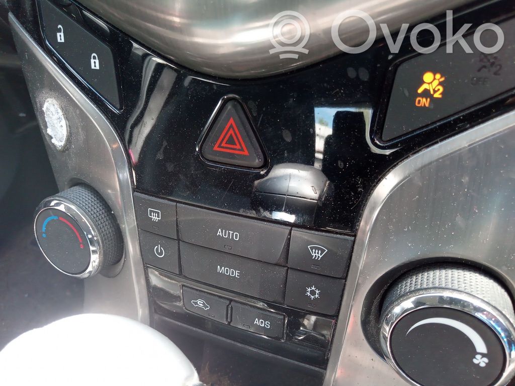 Chevrolet Cruze Climate control unit 
