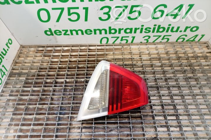 Aizmugurējais lukturis pārsegā   7154155