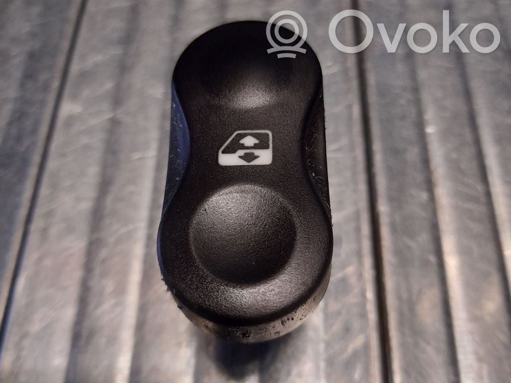 Dacia Duster Electric window control switch 