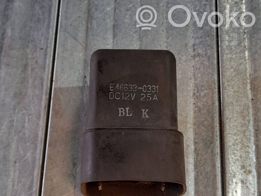 KIA Carens II Kita rėlė 