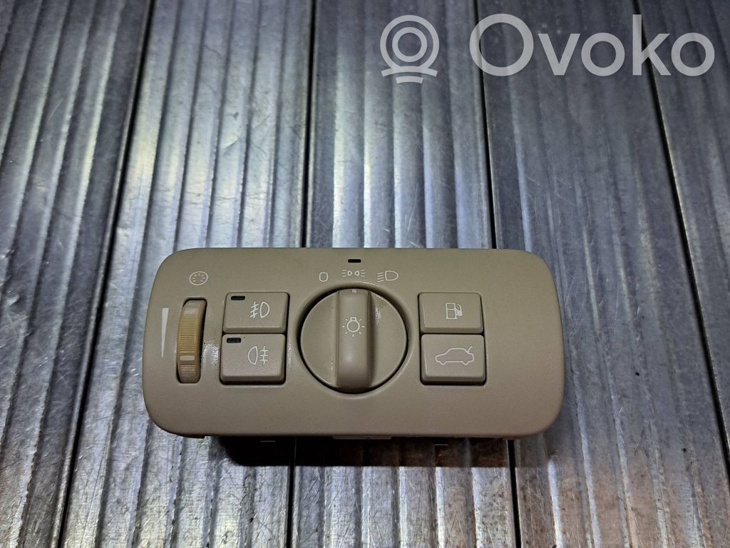 Light switch   30739418,04067322