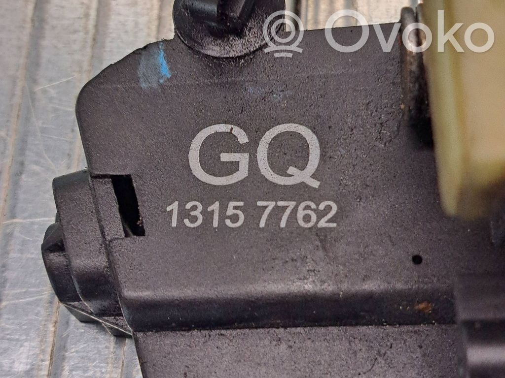 Opel Vectra C Priekšpusē slēdzene 