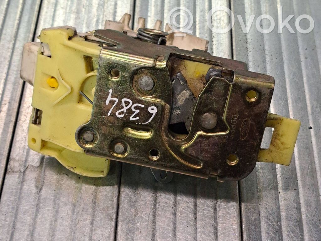 Ford Focus Priekšpusē slēdzene 