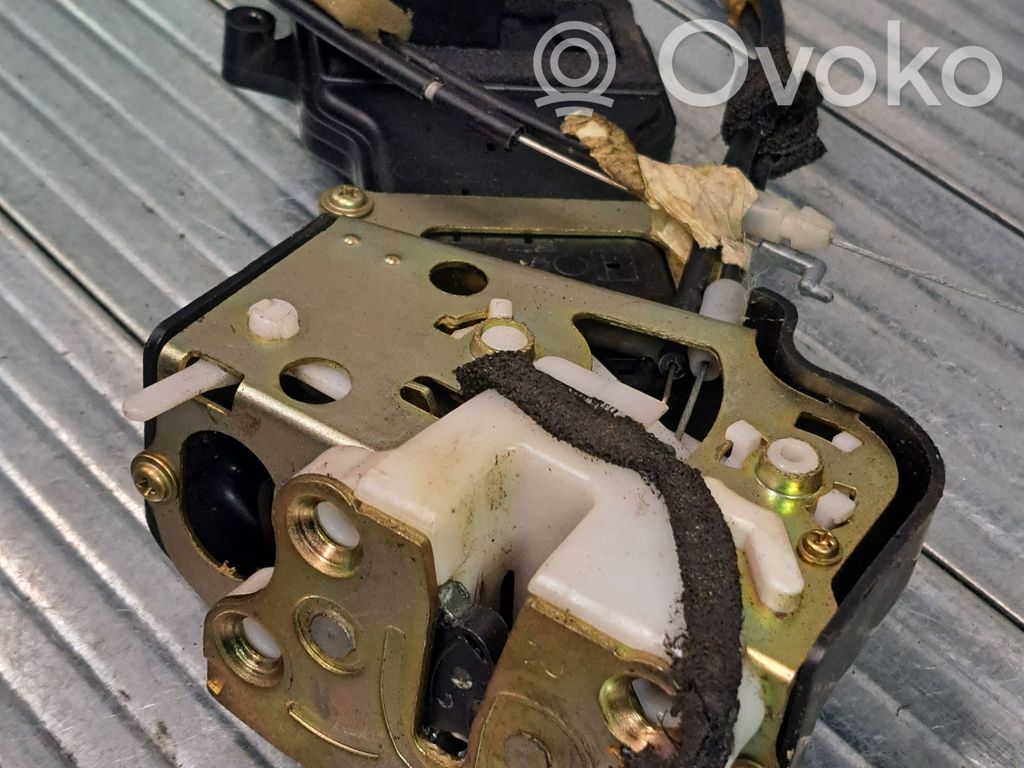 Mazda 2 Aizmugurē slēdzene 