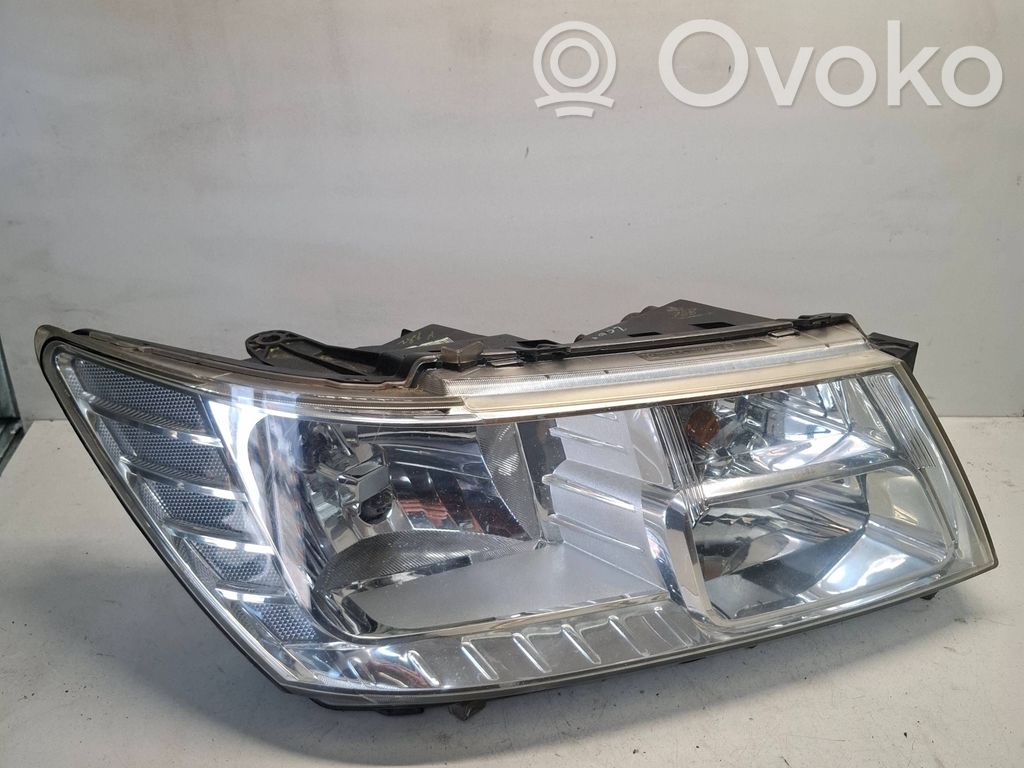 Fiat Freemont Lampa przednia 
